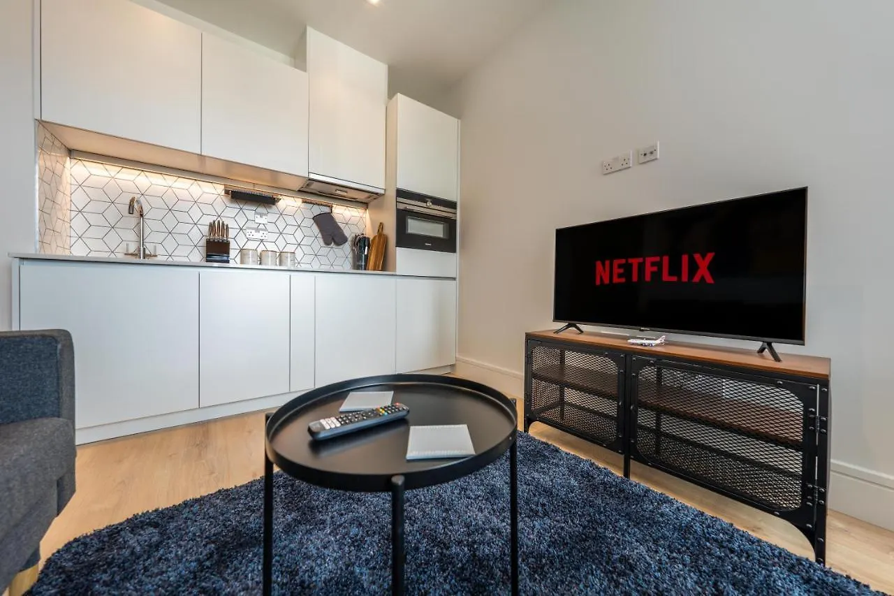 Cozy Apartments - Free Wifi And Parking Onsite Feltham