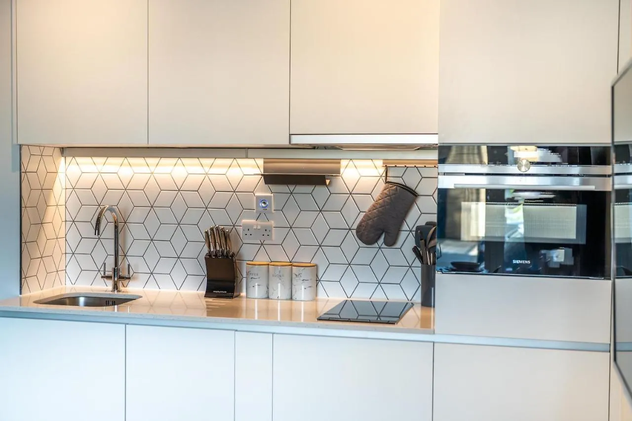 Cozy Apartments - Free Wifi And Parking Onsite Feltham