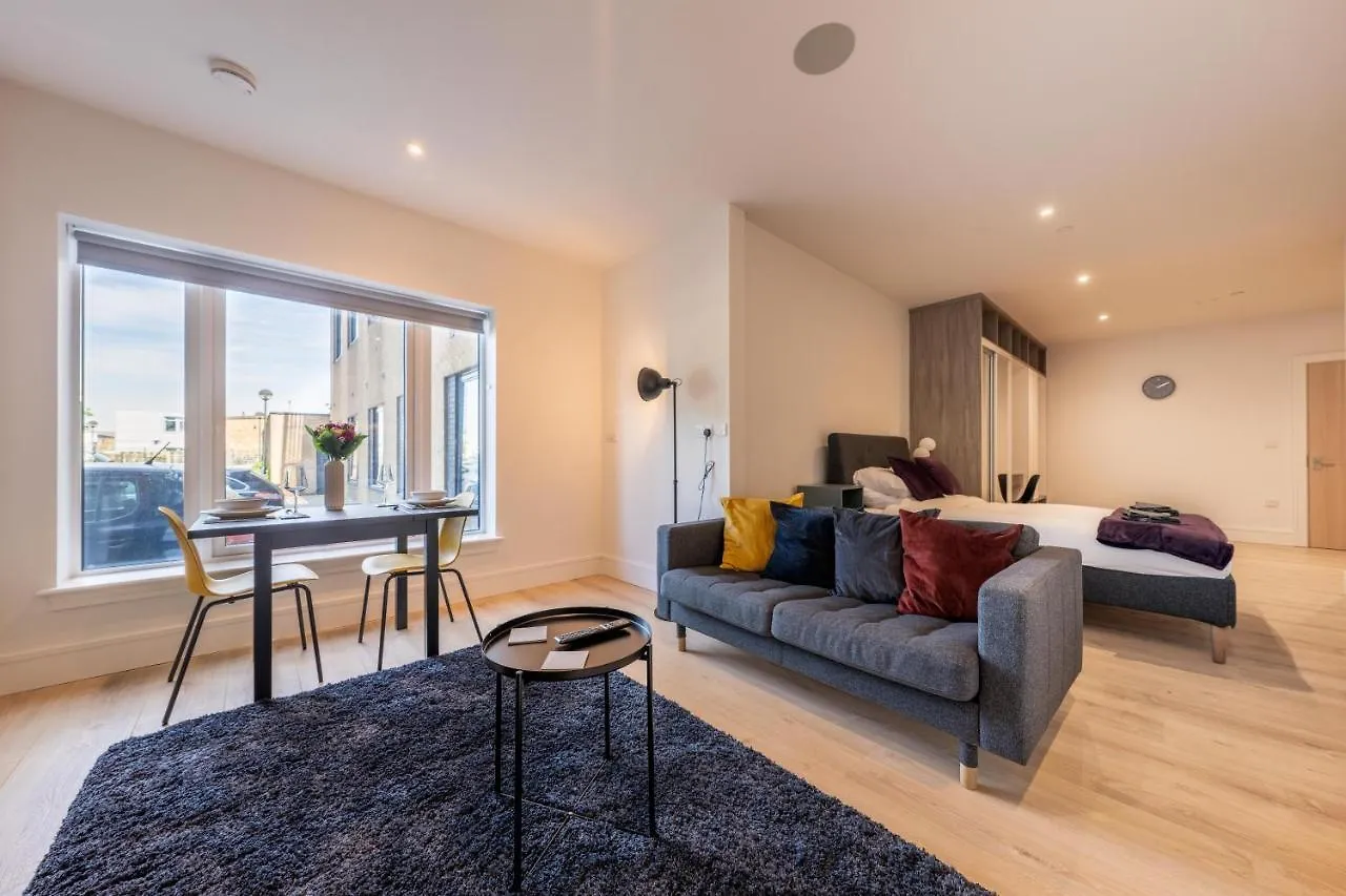 Cozy Apartments - Free Wifi And Parking Onsite Feltham