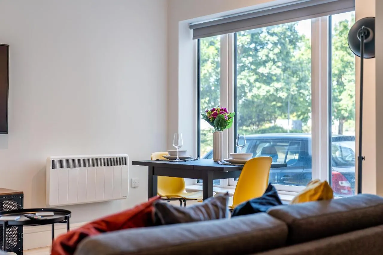 Cozy Apartments - Free Wifi And Parking Onsite Feltham