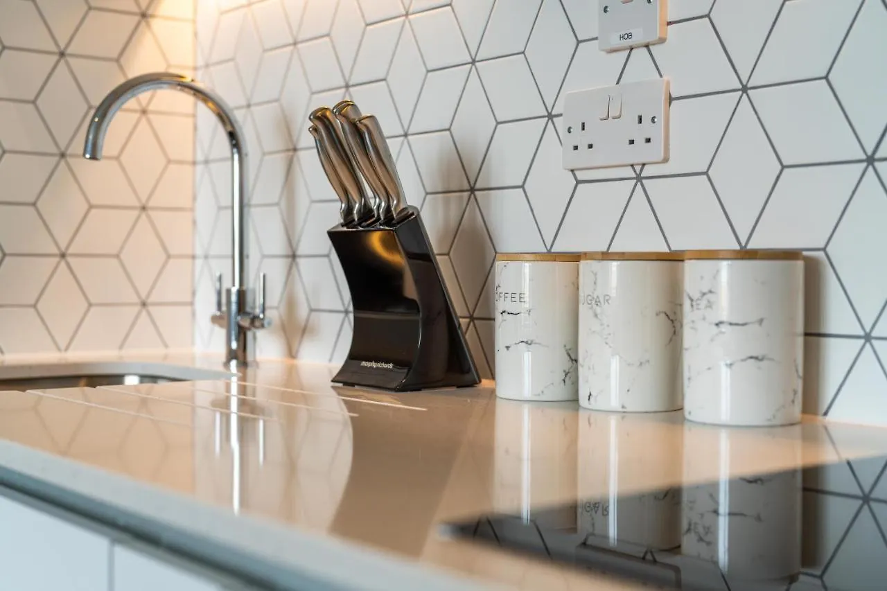 Cozy Apartments - Free Wifi And Parking Onsite Feltham