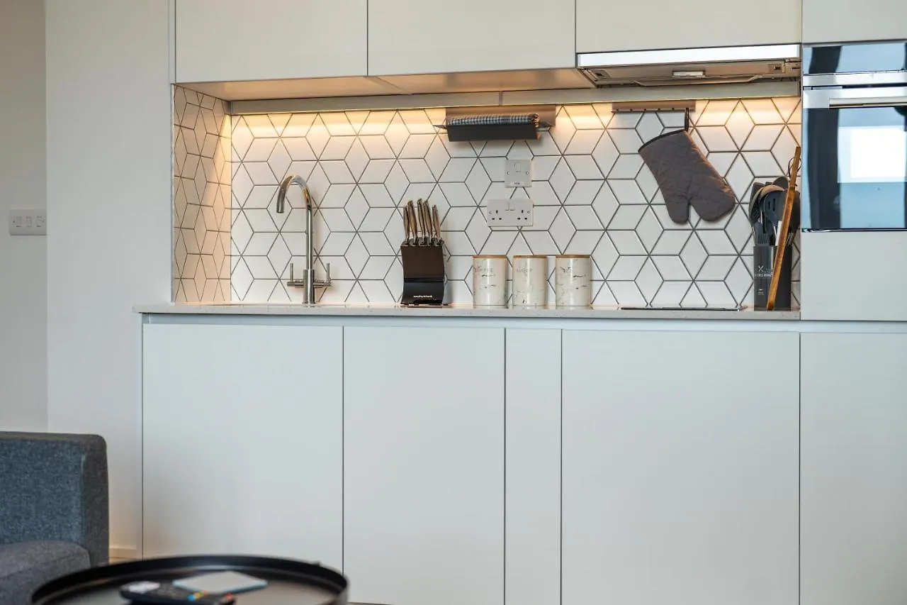 Cozy Apartments - Free Wifi And Parking Onsite Feltham