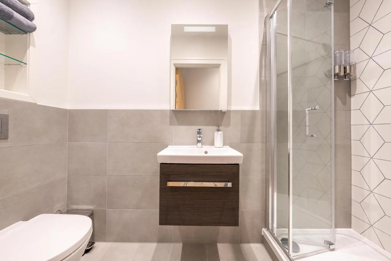 Cozy Apartments - Free Wifi And Parking Onsite Feltham