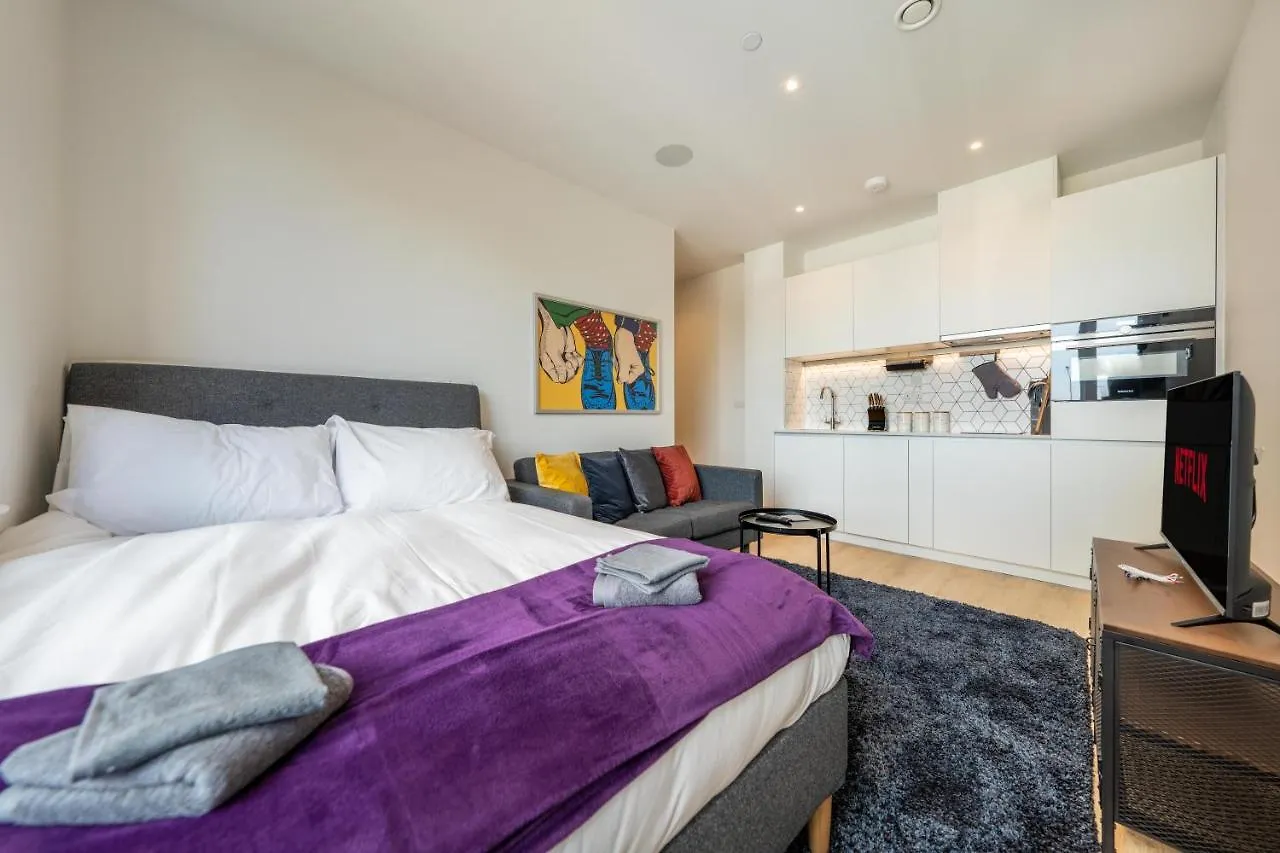 Cozy Apartments - Free Wifi And Parking Onsite Feltham