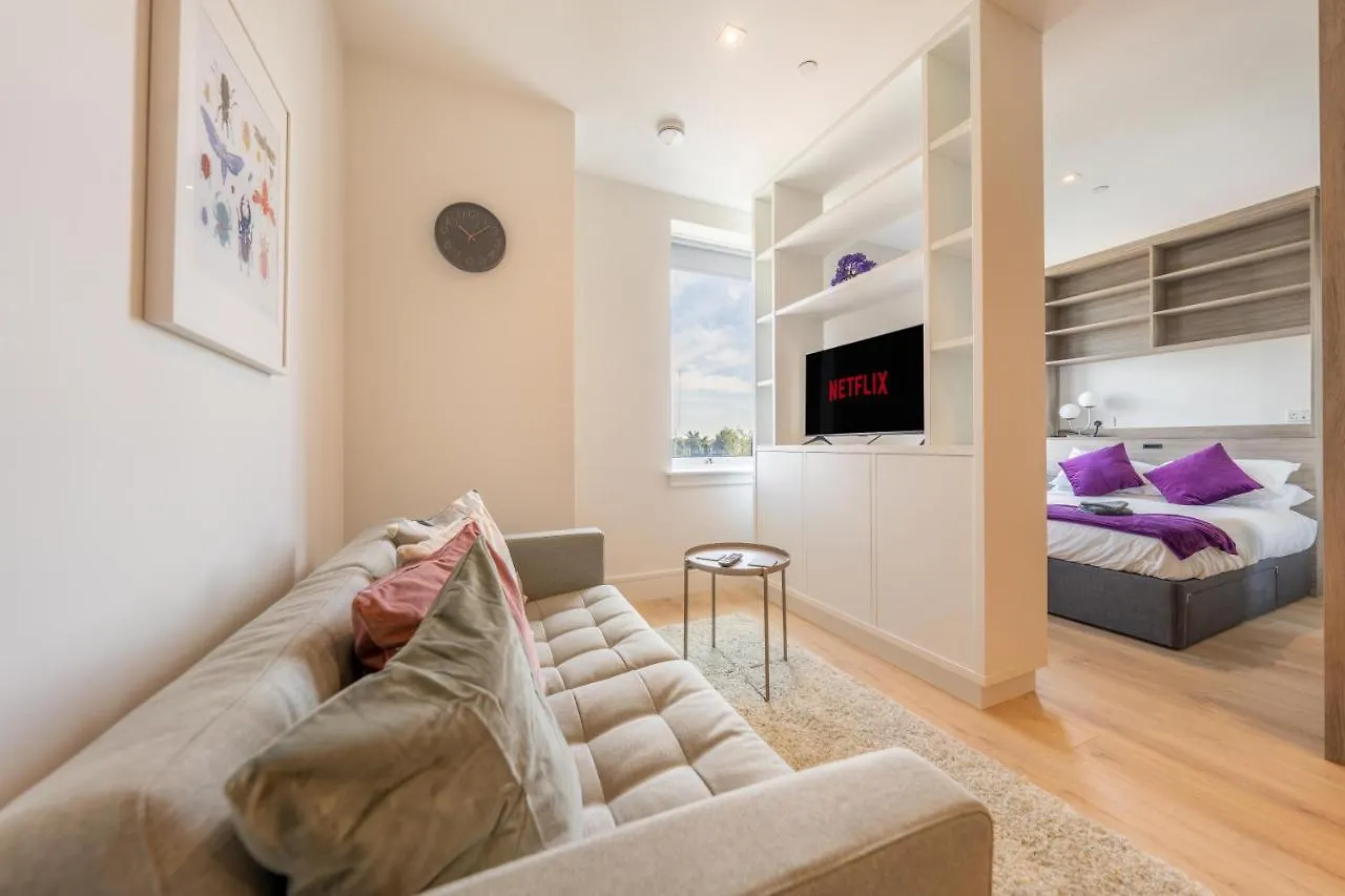 Cozy Apartments - Free Wifi And Parking Onsite Feltham