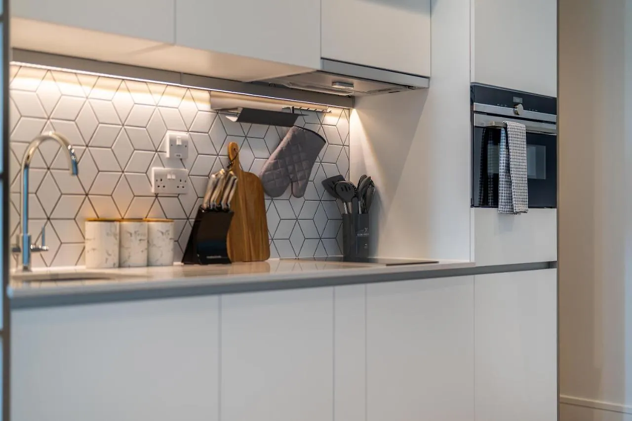 Cozy Apartments - Free Wifi And Parking Onsite Feltham 0*,